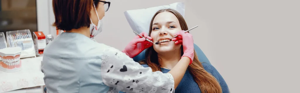 a dr treating lady patient at sd clinic